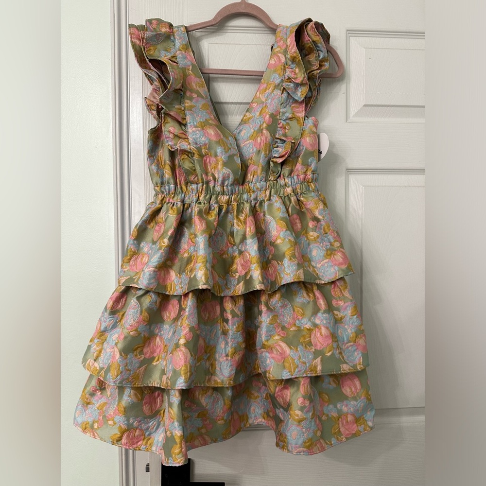 Super cute, buddy love dress. 2nd picture is the back of the dress.